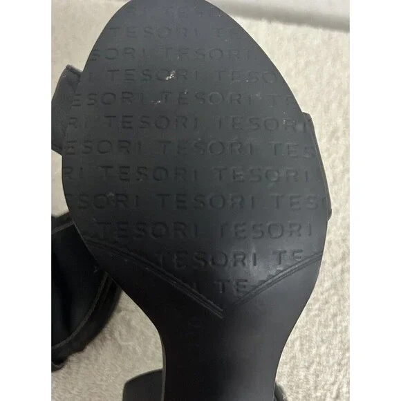 Tesori Women's 5M strappy Black Heel shoes 2 inch Heels with Flaws - Picture 7 of 14